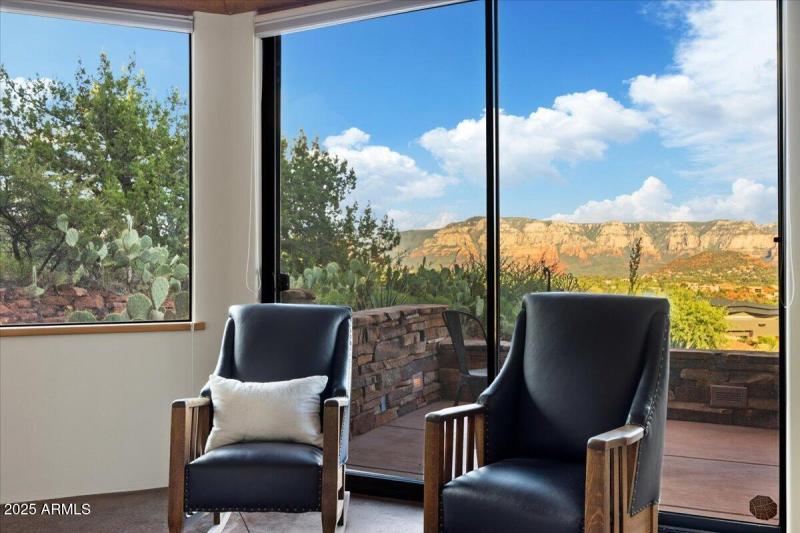 Guest Suite Sitting Area