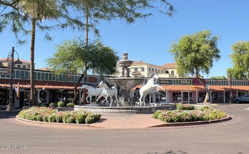 FIFTH AVENUE SHOPS & GALLERIES