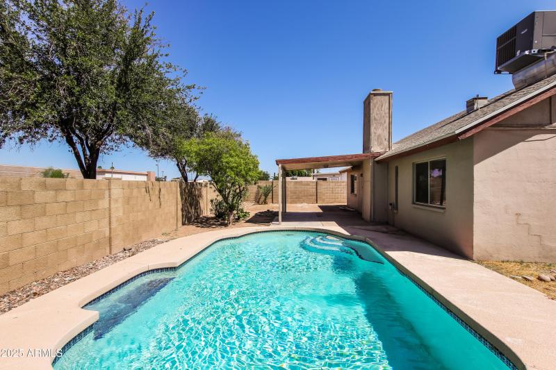 014-photo-pool-14730069