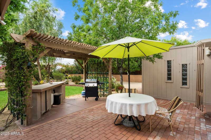 Outdoor Kitchen