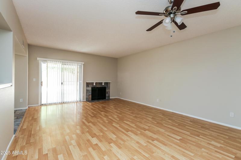 006-photo-living-room-7230493