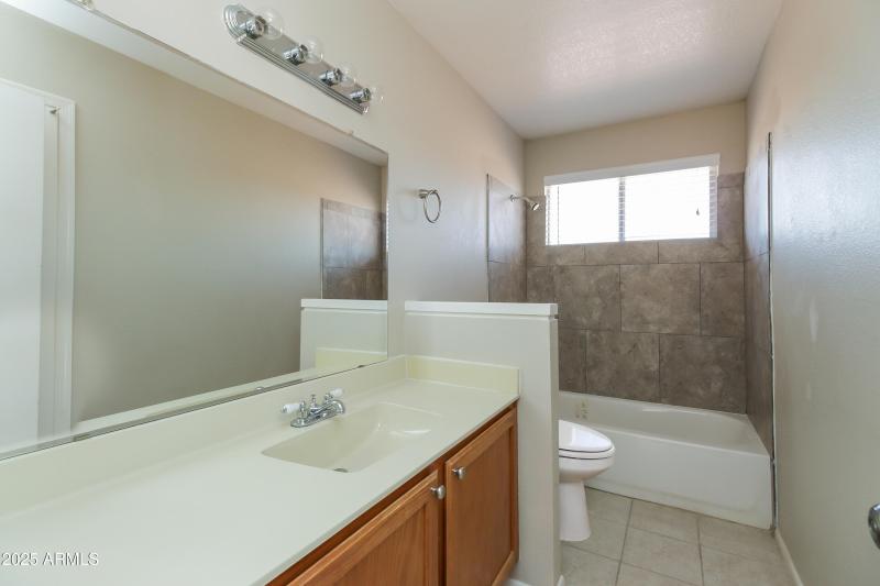 013-photo-bathroom-7230485