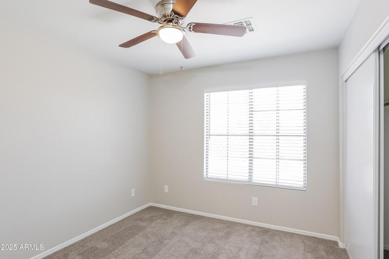 011-photo-bedroom-9413099