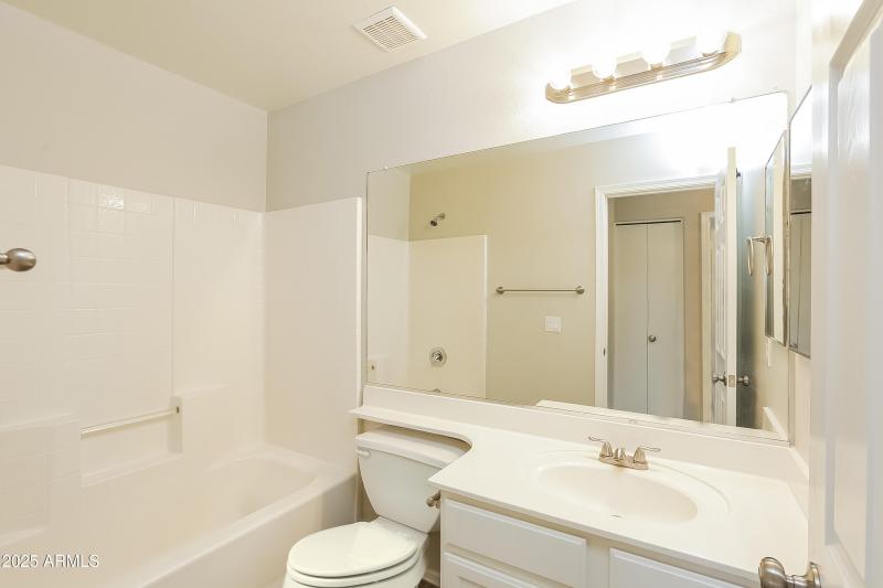 014-photo-bathroom-9413098