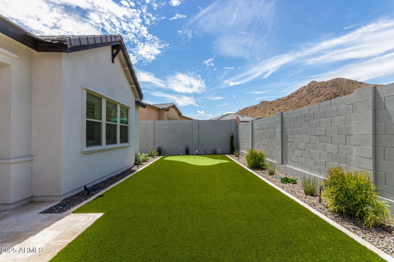 Mountain View Backyard Oasis