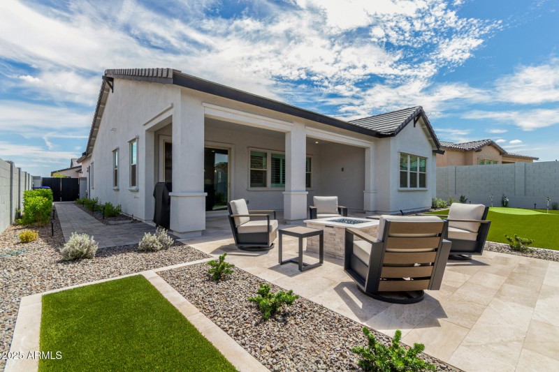 Outdoor Lounge Retreat