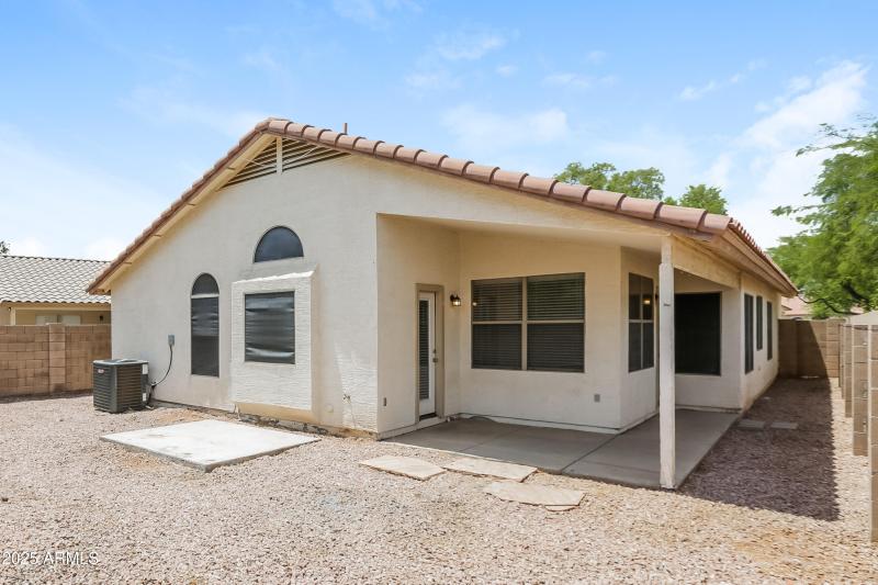 030-photo-rear-view-12964016