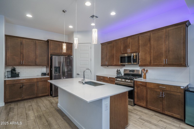 4) KITCHEN