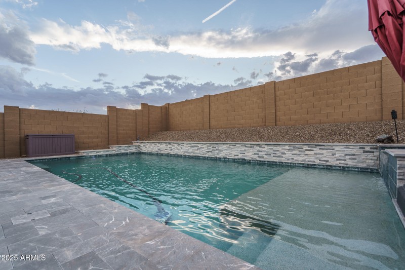 28) POOL