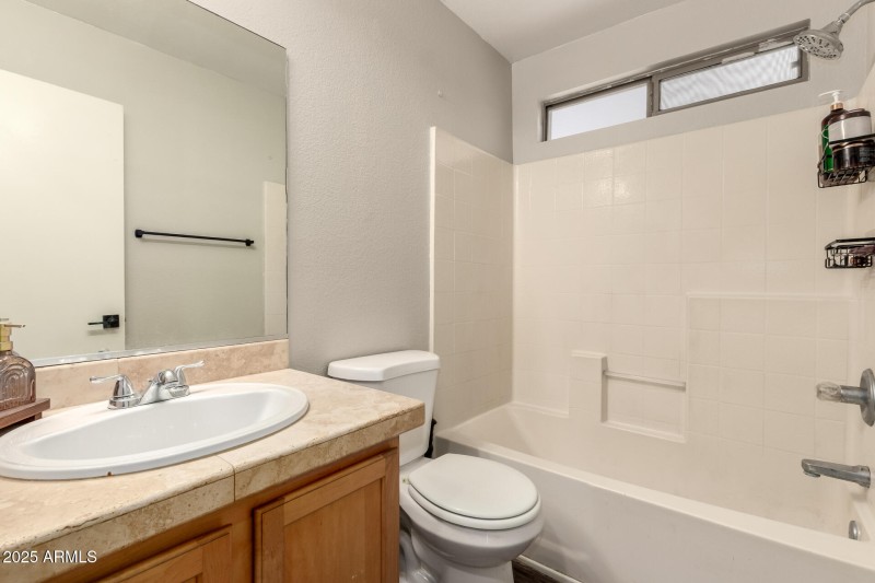 Upstairs guest bath