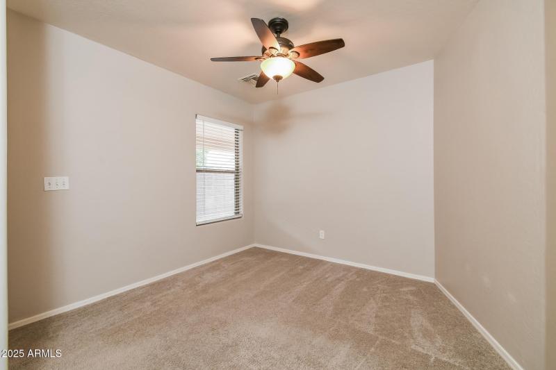 016-photo-bedroom-14731413