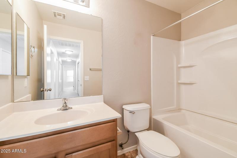 018-photo-bathroom-14731401