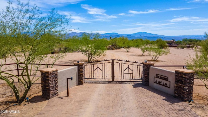 Welcome Entry gate