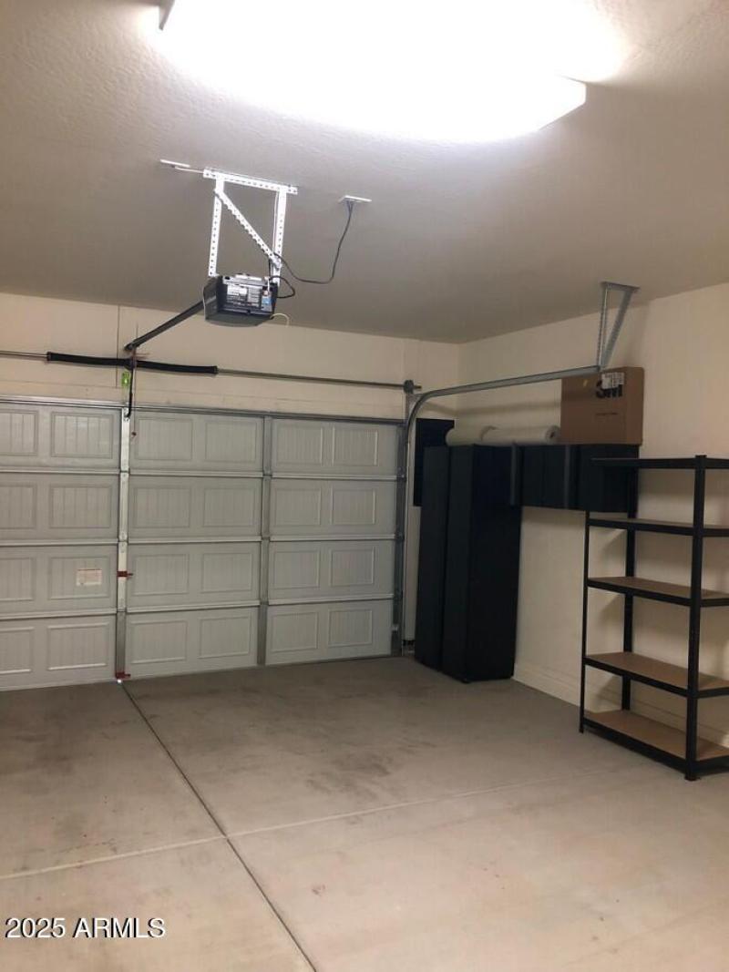 20++Two+Car+garage+with+Shelves
