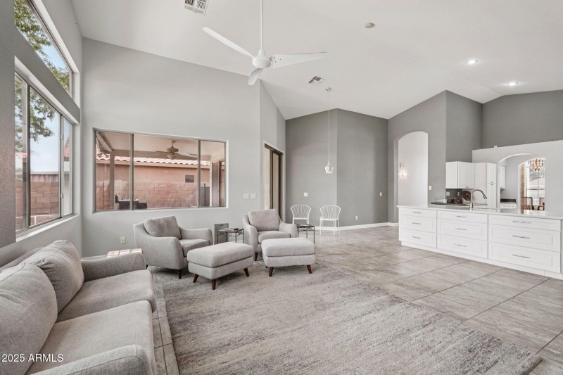 9-web-or-mls-W Weatherby Dr-S2908-009