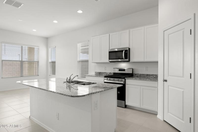 8-web-or-mls-15649-w-smoketree-dr-lot-17