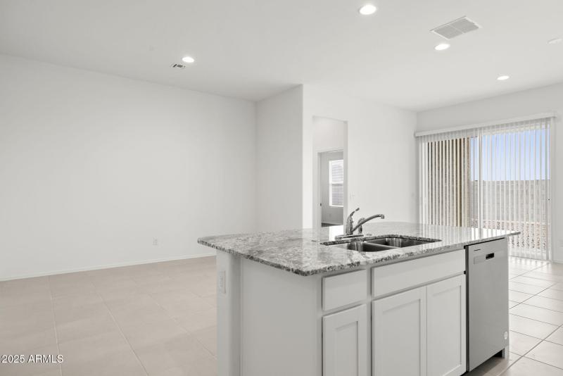 9-web-or-mls-15649-w-smoketree-dr-lot-17