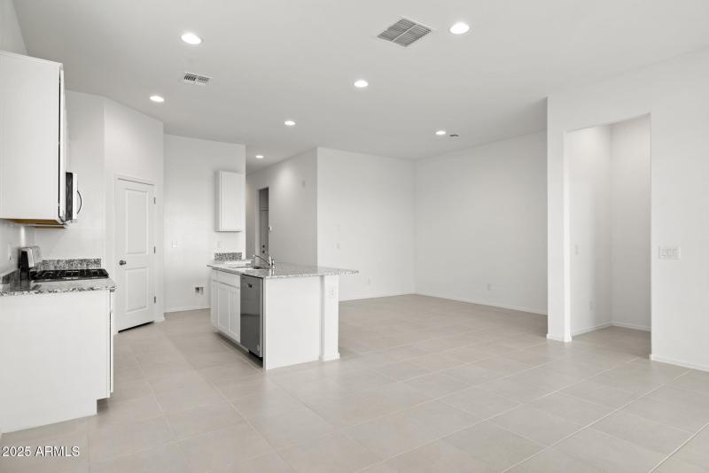 12-web-or-mls-15649-w-smoketree-dr-lot-1