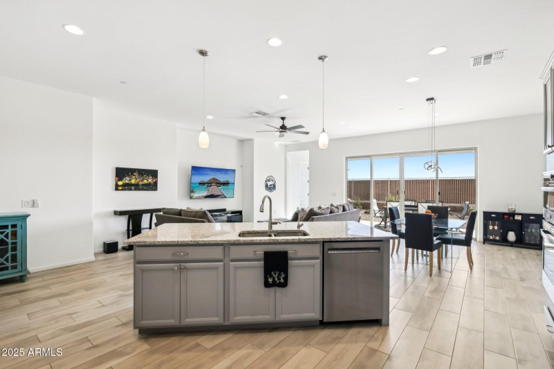 18-web-or-mls-E Prairie Aster Ln-018