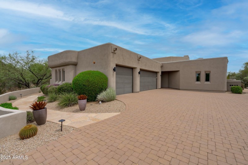 09-3 Car Garage