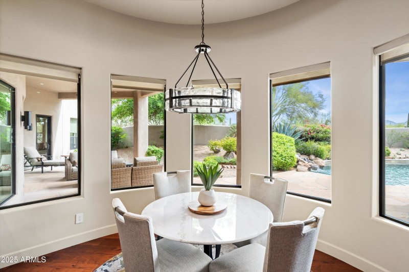 28-Breakfast Area