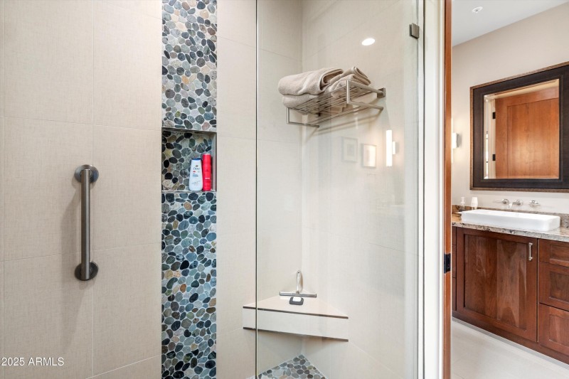 60-Bathroom 4
