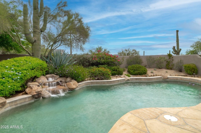 66-Pool View