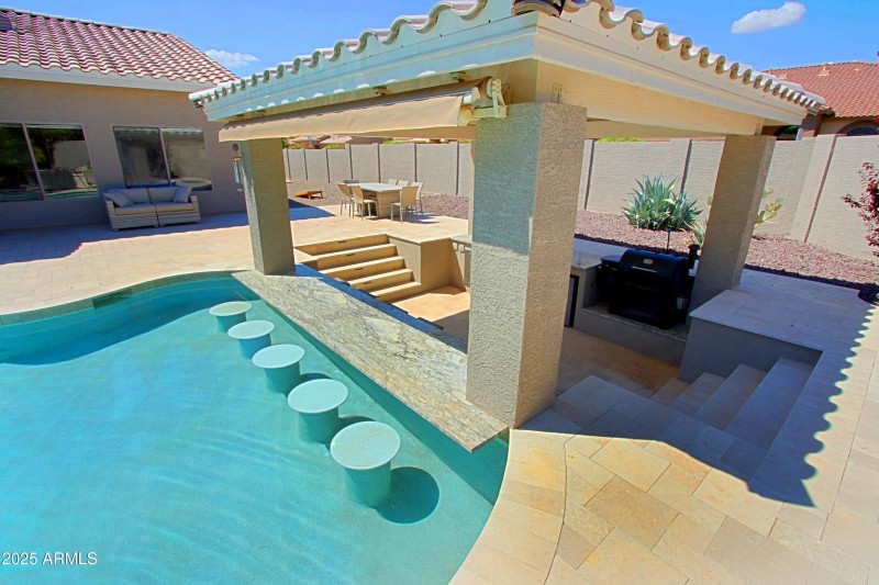 Swim up Bar