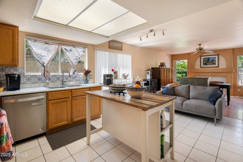 3224 E Sierra St-7