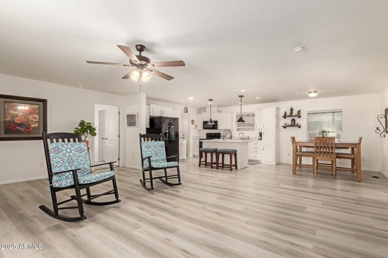 2000 S Apache Rd 252