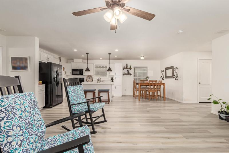 2000 S Apache Rd 252