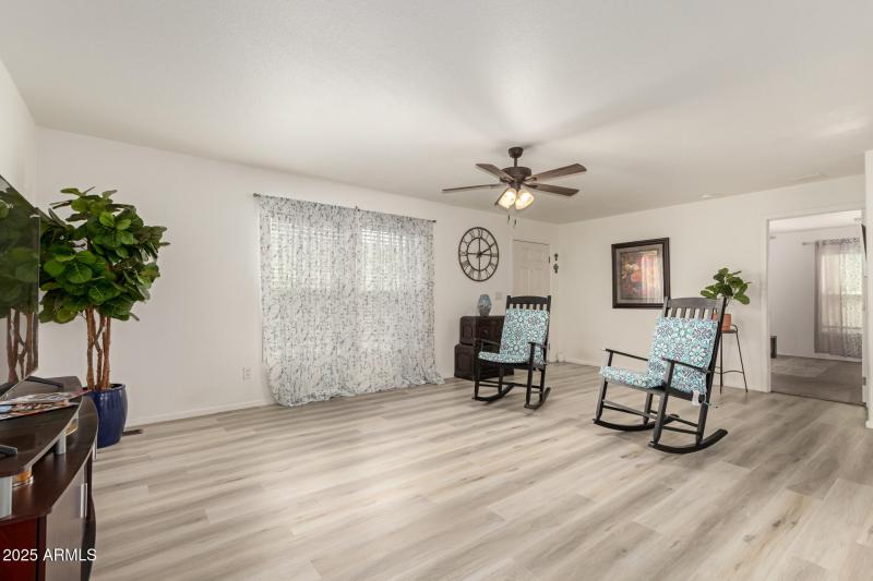 2000 S Apache Rd 252