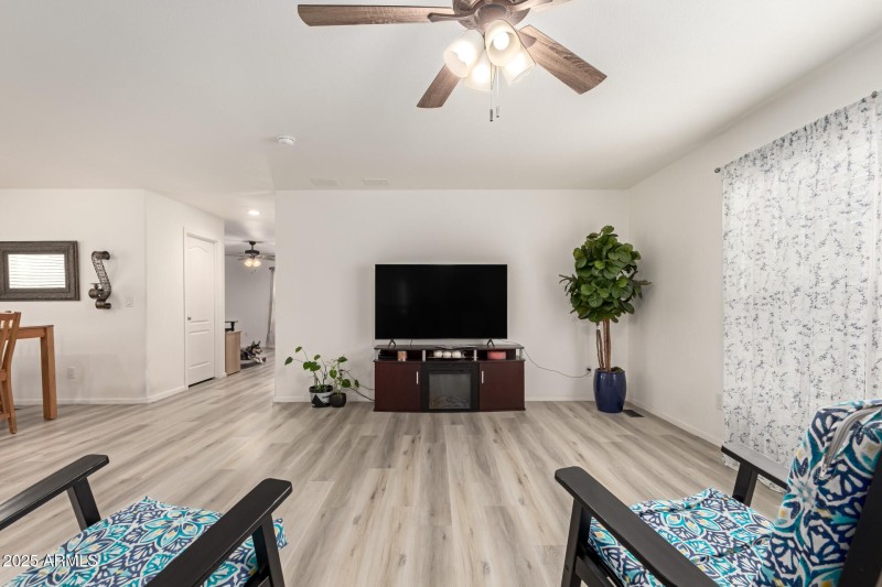 2000 S Apache Rd 252