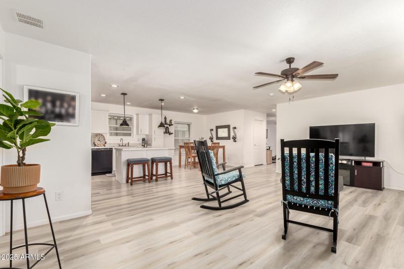 2000 S Apache Rd 252