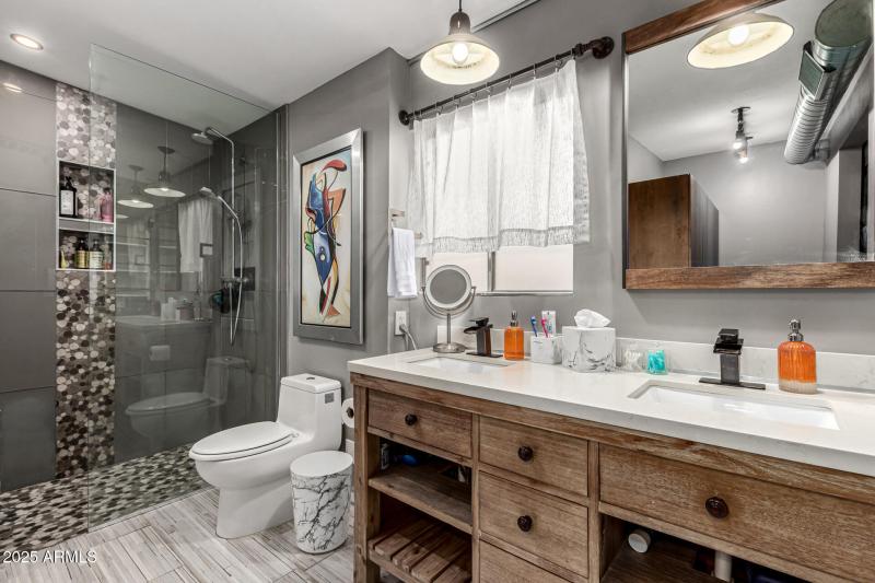 5150 N 20th St. #215