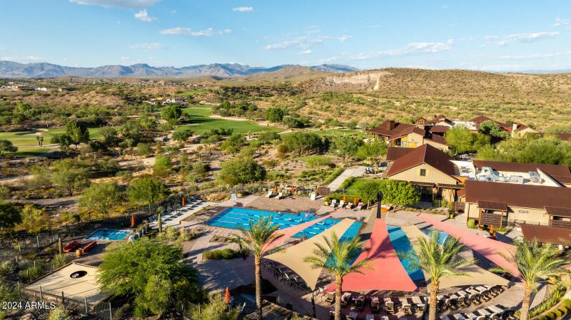 Resort Style Pool & Spa