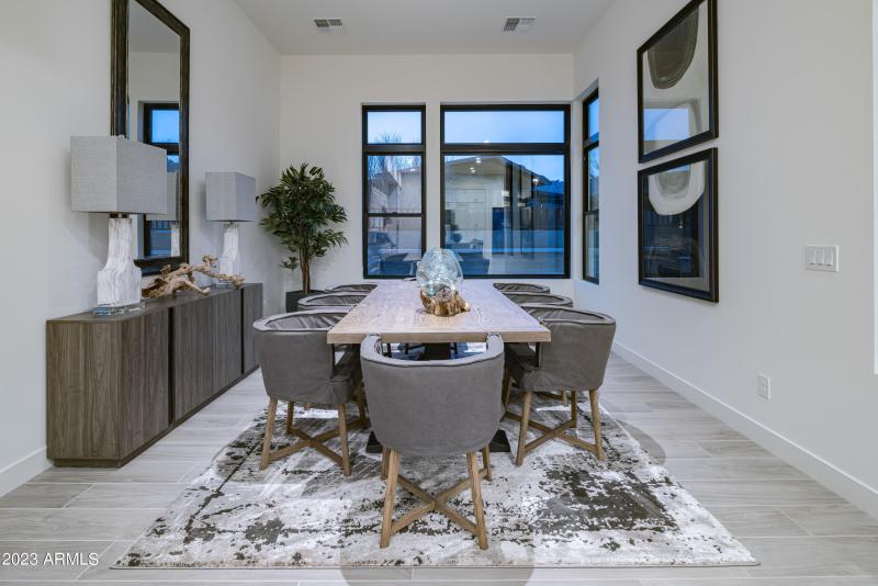 Casual Dining - Riesley