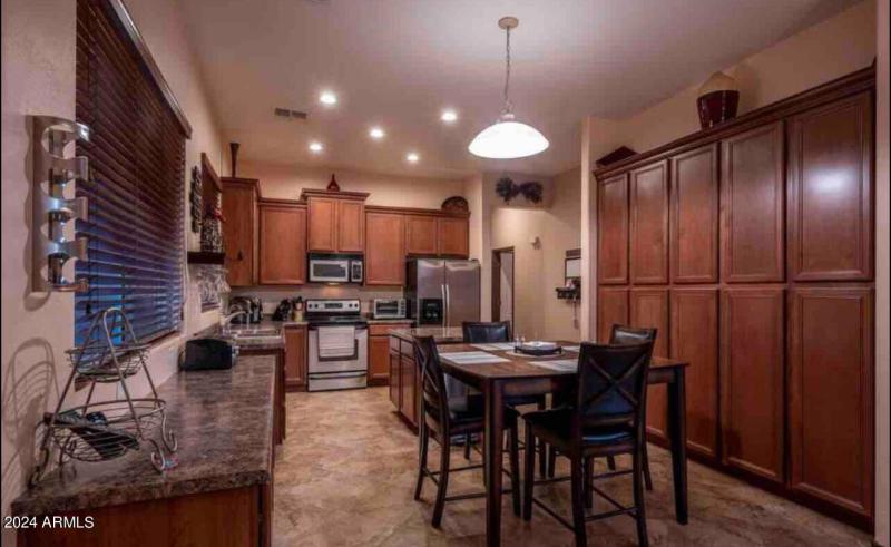 13 - 11060 W Jefferson St