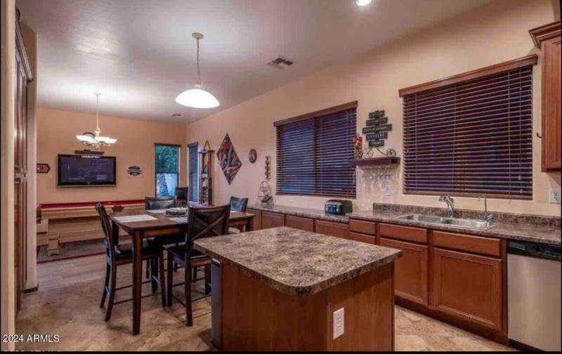 3 - 11060 W Jefferson St