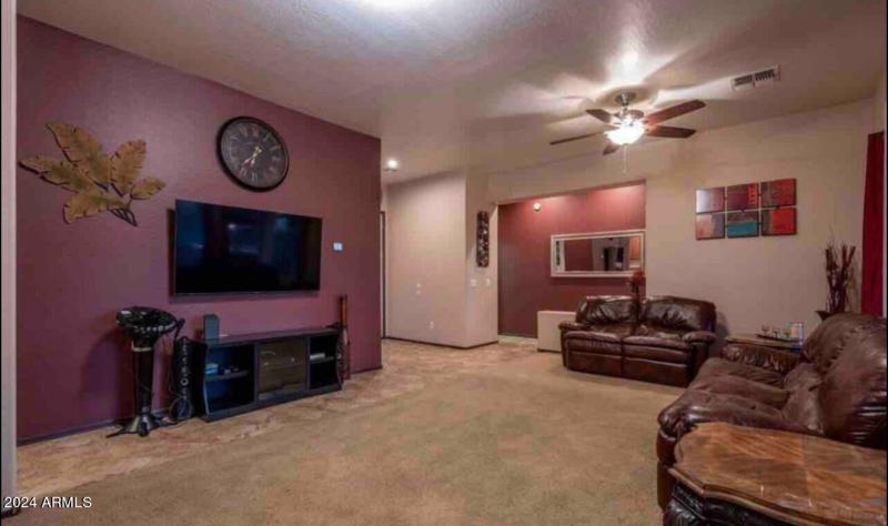 27 - 11060 W Jefferson St