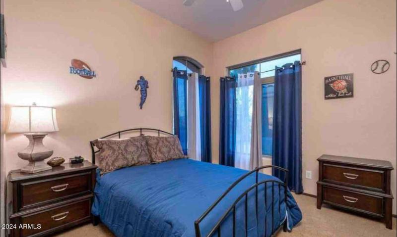 12 - 11060 W Jefferson St