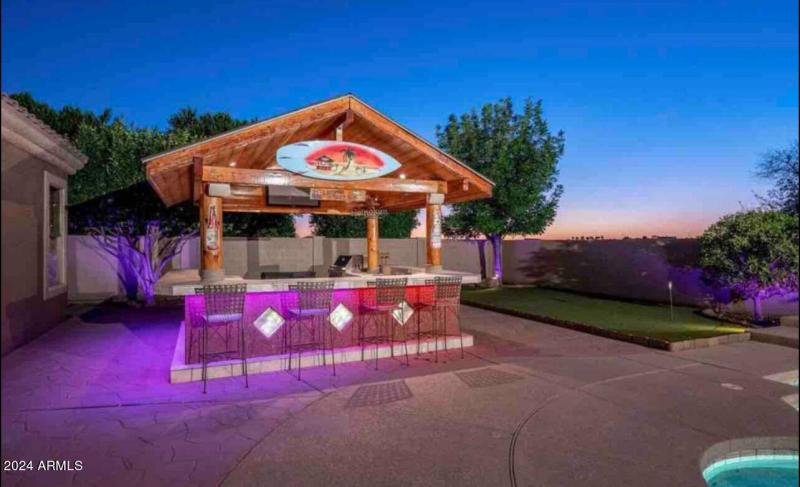 4 - 11060 W Jefferson St