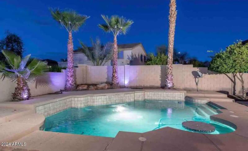 2 - 11060 W Jefferson St