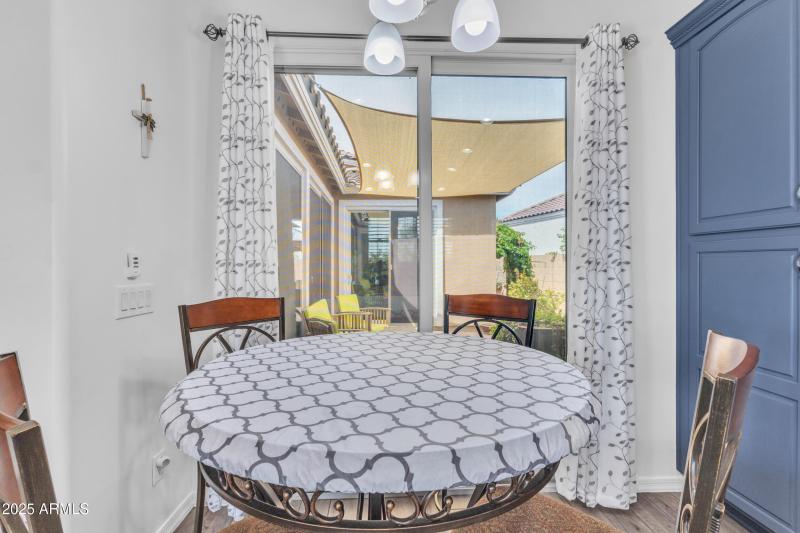 Breakfast nook at courtyard