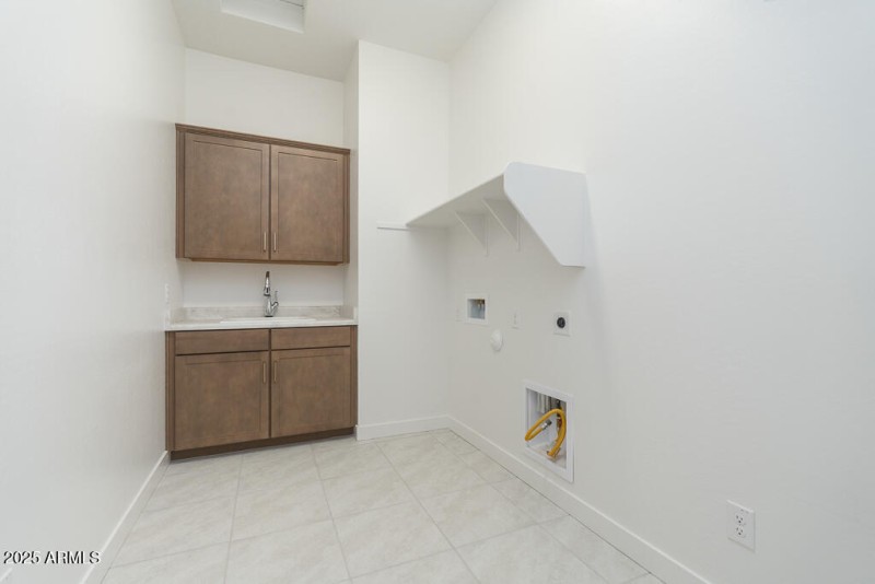 Tri Pointe Blossom Rock 516 - Laundry-1M