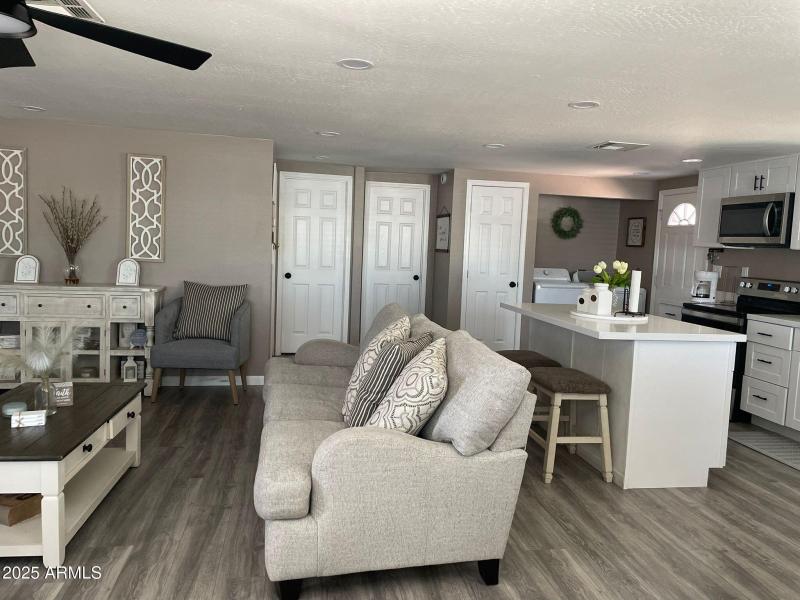 sala y cocina desde otra vista