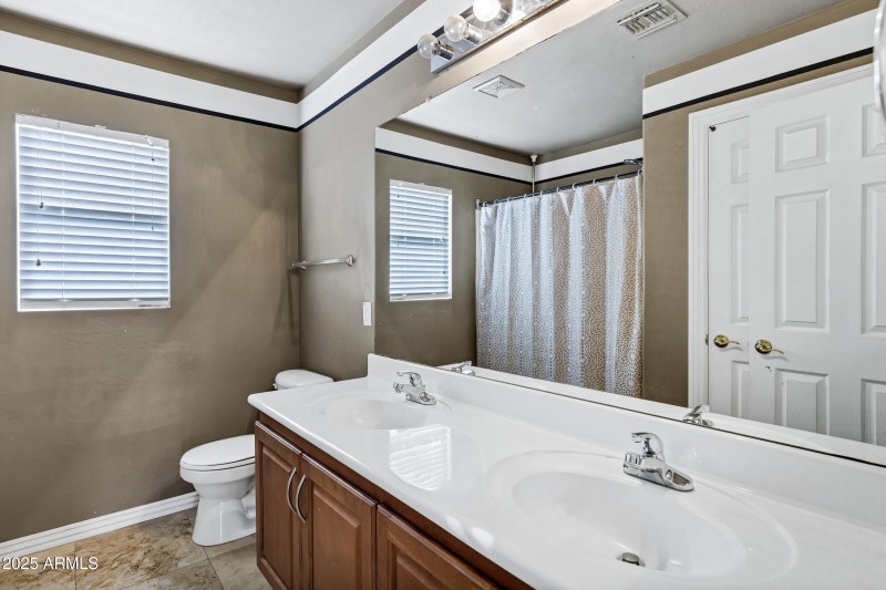 7555 E Laurel St-39