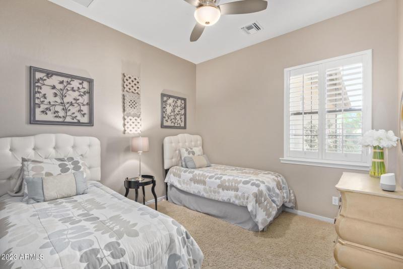 Guest Bedroom #1 twin beds