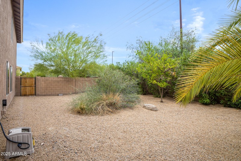 7555 E Laurel St-58