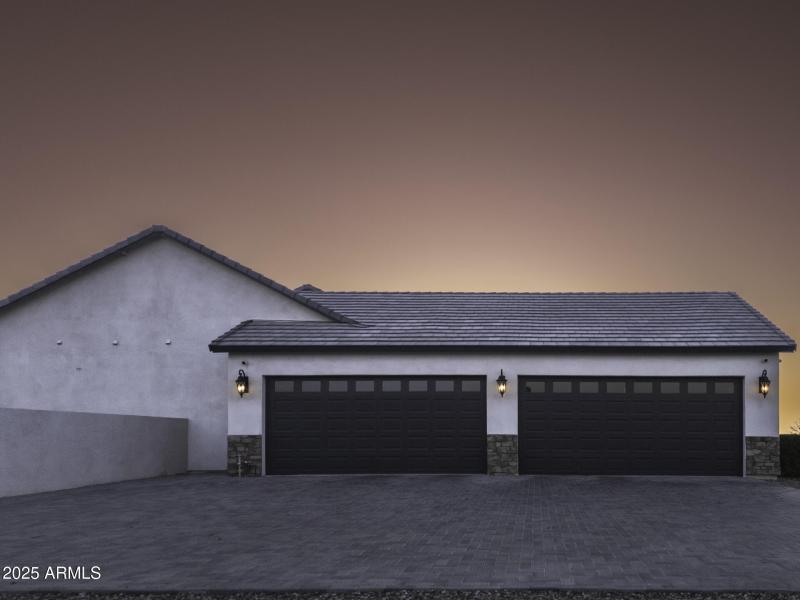 UAS Twilight Garage